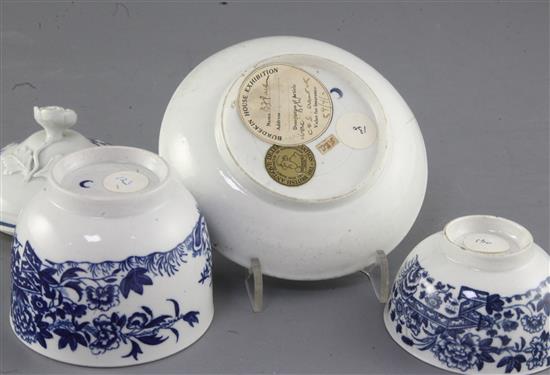 A Worcester fence pattern teabowl and saucer, and a similar sugar bowl and cover, c.1770, 12.5cm and 11.5cm